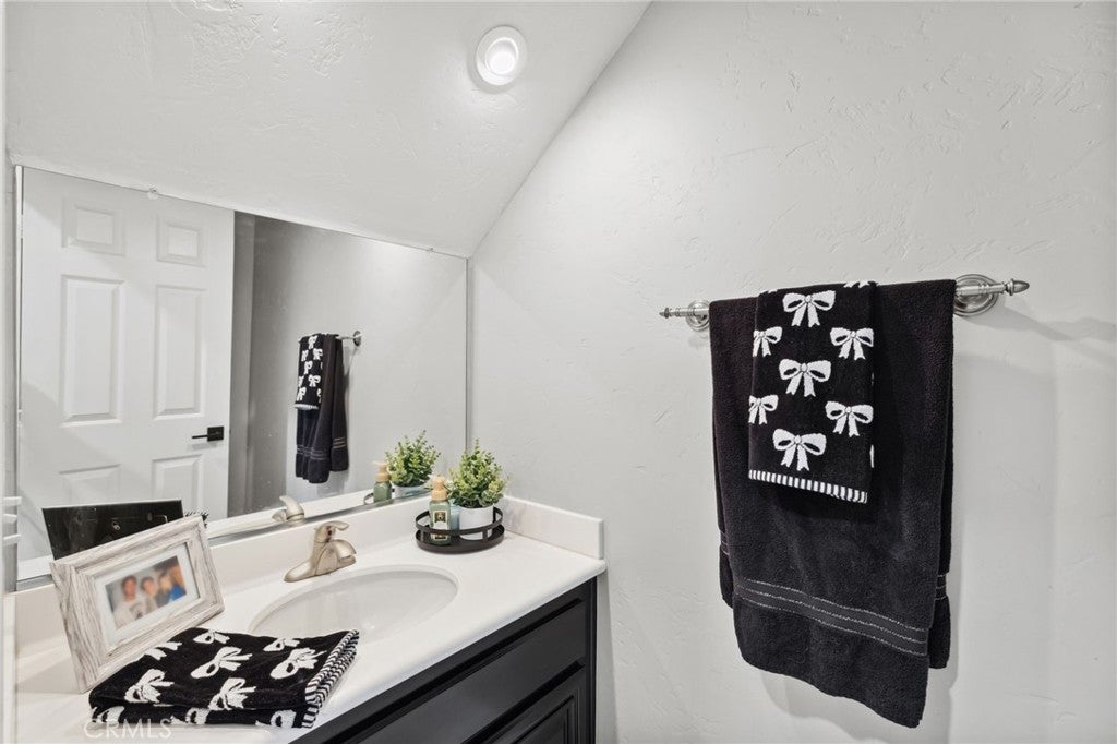 Yucaipa, California, 92399, United States, 4 Bedrooms Bedrooms, ,6 BathroomsBathrooms,Residential,Active,1858722