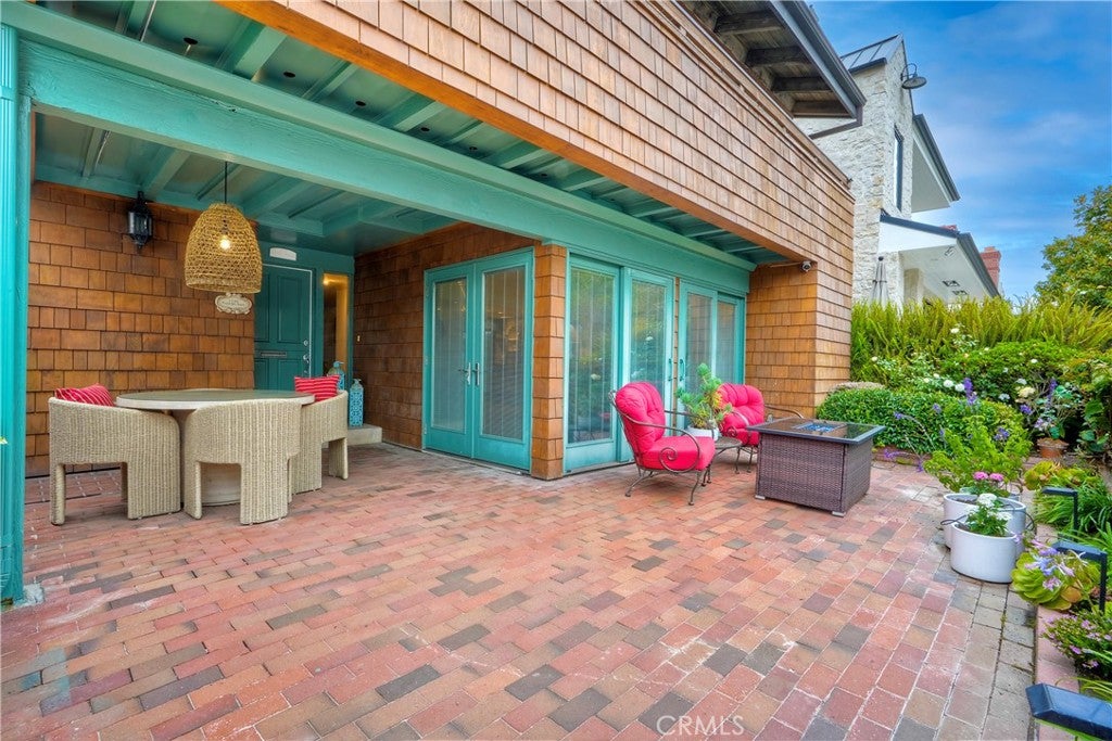 Newport Beach, California, 92661, United States, 4 Bedrooms Bedrooms, ,3 BathroomsBathrooms,Residential,Active,1894578