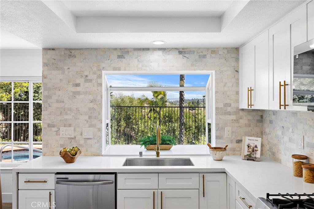 Laguna Niguel, California, 92677, United States, 4 Bedrooms Bedrooms, ,3 BathroomsBathrooms,Residential,Active,1986875