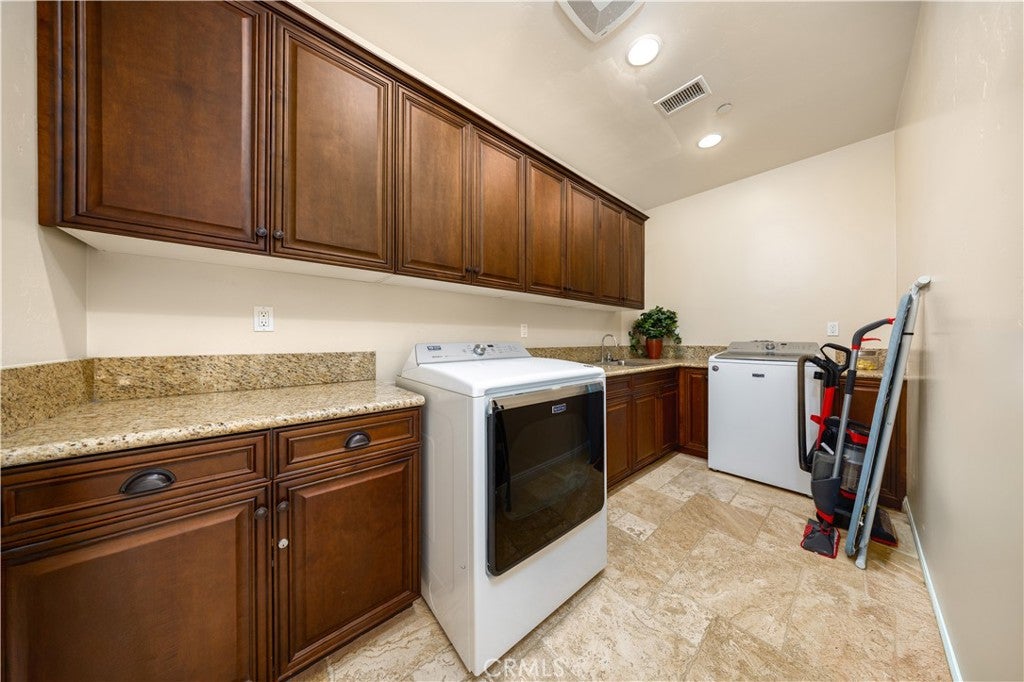 Temecula, California, 92592, United States, 5 Bedrooms Bedrooms, ,4 BathroomsBathrooms,Residential,Active,1970960