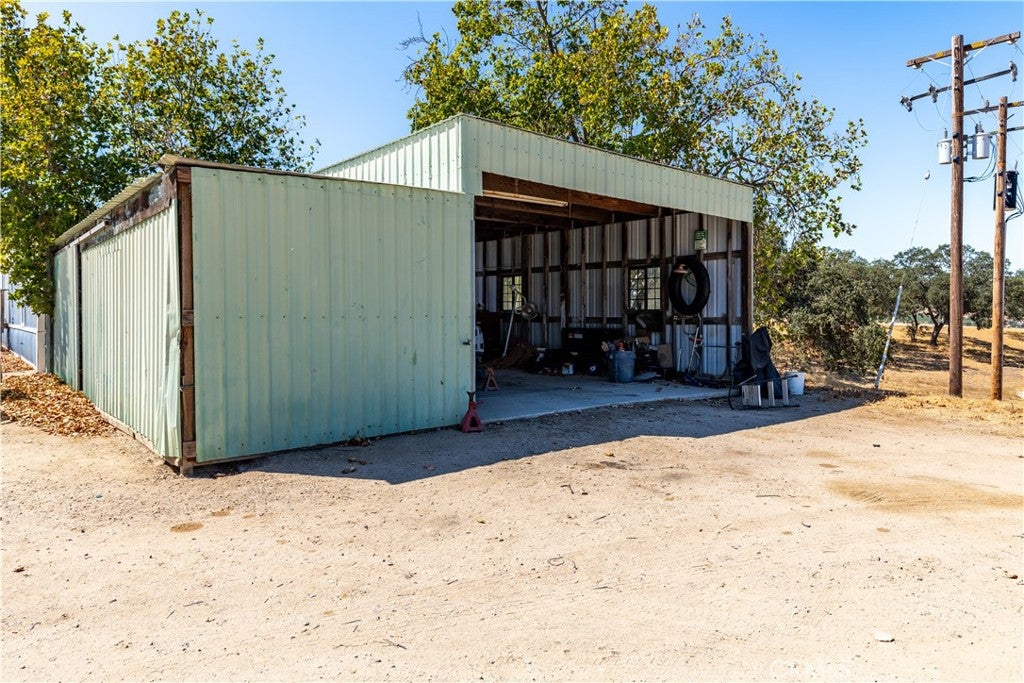 Paso Robles, California, 93446, United States, 4 Bedrooms Bedrooms, ,3 BathroomsBathrooms,Residential,Active,1944280