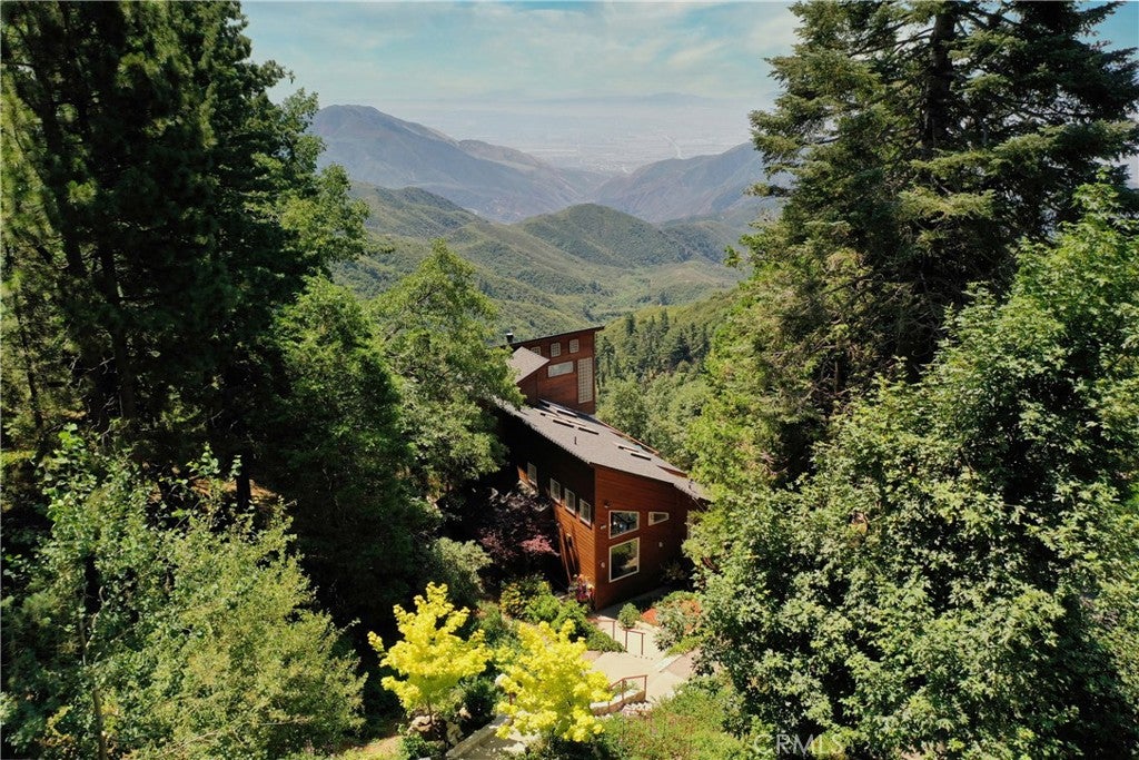 Lake Arrowhead, California, 92352, United States, 2 Bedrooms Bedrooms, ,3 BathroomsBathrooms,Residential,Active,1988419