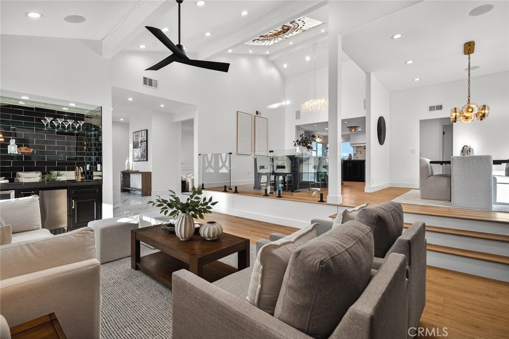 Anaheim, California, 92807, United States, 4 Bedrooms Bedrooms, ,3 BathroomsBathrooms,Residential,Active,1990042