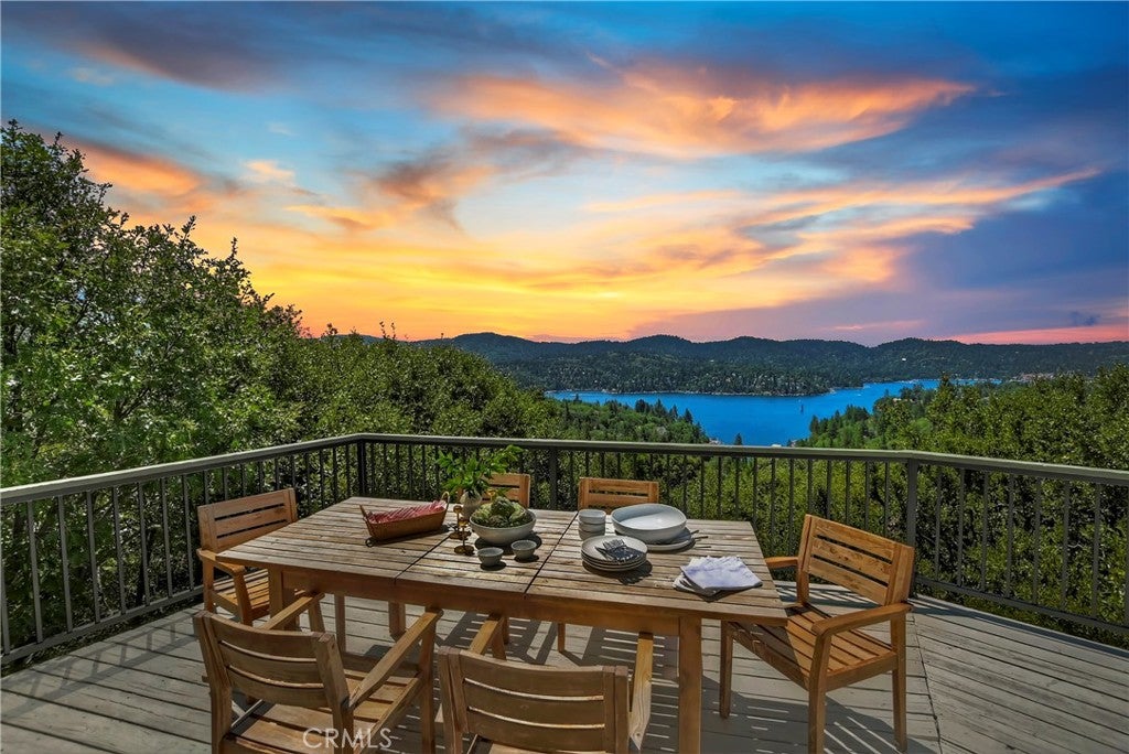 Lake Arrowhead, California, 92352, United States, 4 Bedrooms Bedrooms, ,3 BathroomsBathrooms,Residential,Active,1953250
