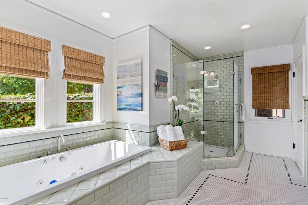 Ventura, California, 93001, United States, 3 Bedrooms Bedrooms, ,3 BathroomsBathrooms,Residential,Active,1944044