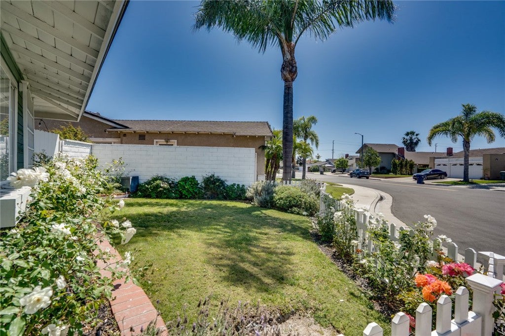 Huntington Beach, California, 92647, United States, 4 Bedrooms Bedrooms, ,3 BathroomsBathrooms,Residential,Active,2037145