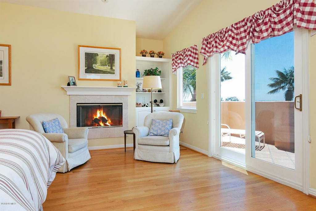 Ventura, California, 93001, United States, 4 Bedrooms Bedrooms, ,4 BathroomsBathrooms,Residential,Contingent,1944037