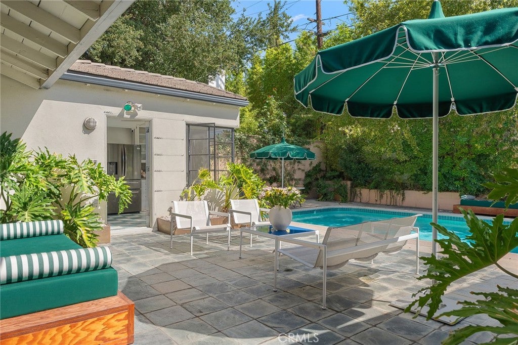 Los Angeles, California, 90027, United States, 3 Bedrooms Bedrooms, ,2 BathroomsBathrooms,Residential,Active,1953705