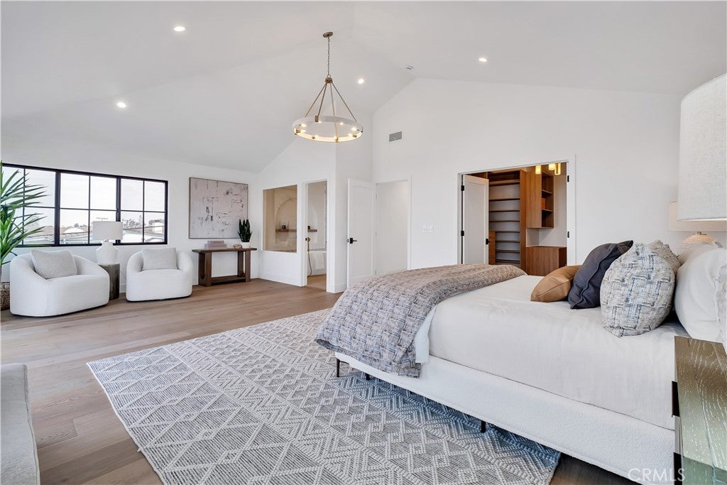 Redondo Beach, California, 90277, United States, 4 Bedrooms Bedrooms, ,3 BathroomsBathrooms,Residential,Active,1990651