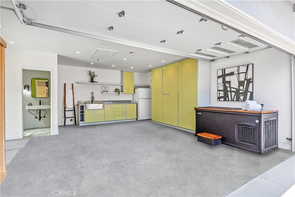 Long Beach, California, 90815, United States, 4 Bedrooms Bedrooms, ,4 BathroomsBathrooms,Residential,Active,1999914