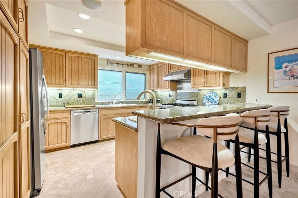 Newport Beach, California, 92661, United States, 4 Bedrooms Bedrooms, ,3 BathroomsBathrooms,Residential,Active,1894578
