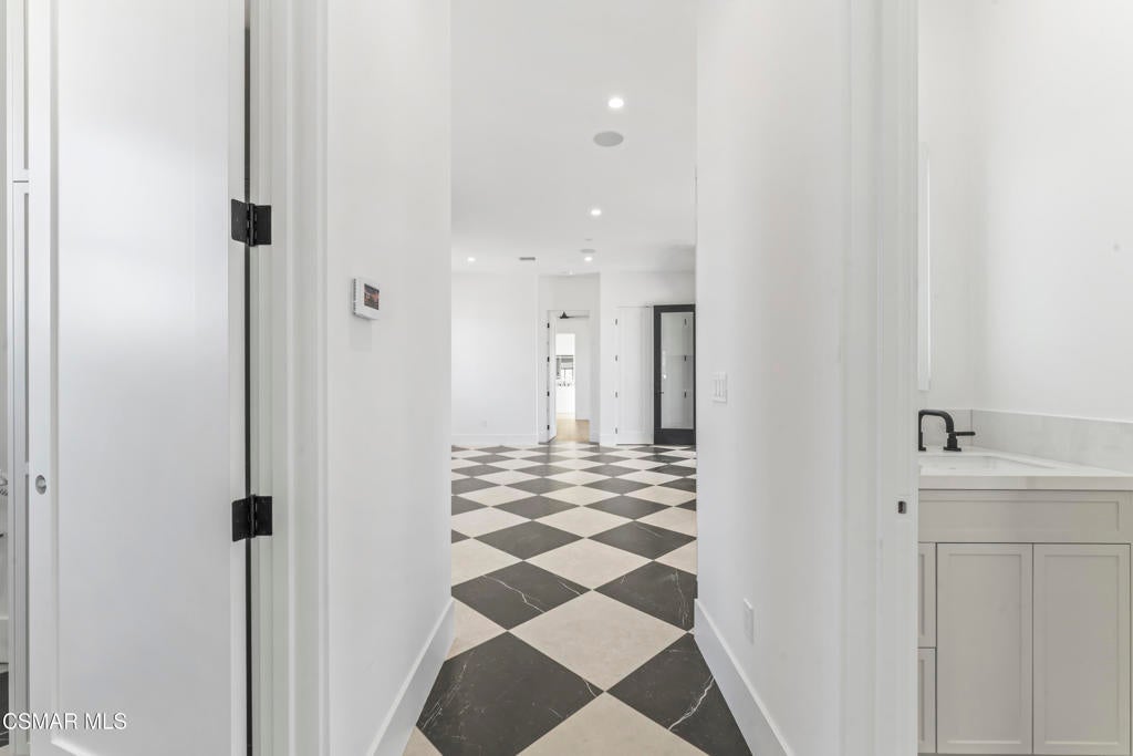 Camarillo, California, 93010, United States, 6 Bedrooms Bedrooms, ,7 BathroomsBathrooms,Residential,Active,2013156