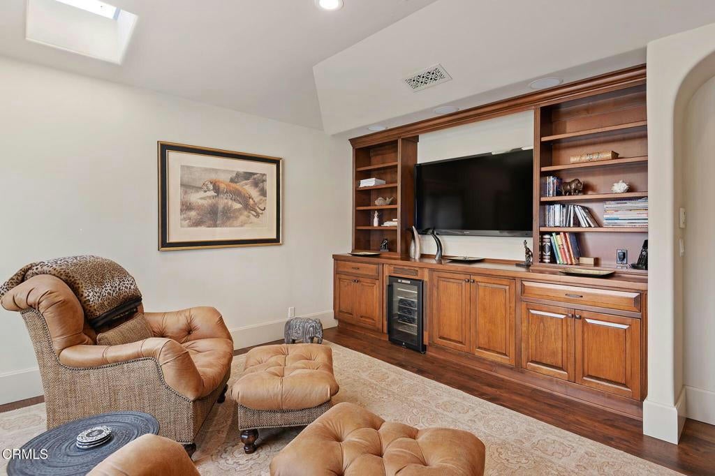 Ventura, California, 93001, United States, 3 Bedrooms Bedrooms, ,4 BathroomsBathrooms,Residential,Active,1756327