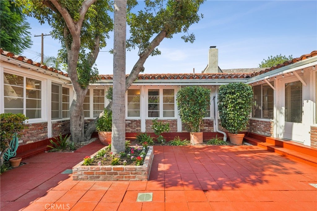 North Hollywood, California, 91602, United States, 3 Bedrooms Bedrooms, ,2 BathroomsBathrooms,Residential,Active,1914796