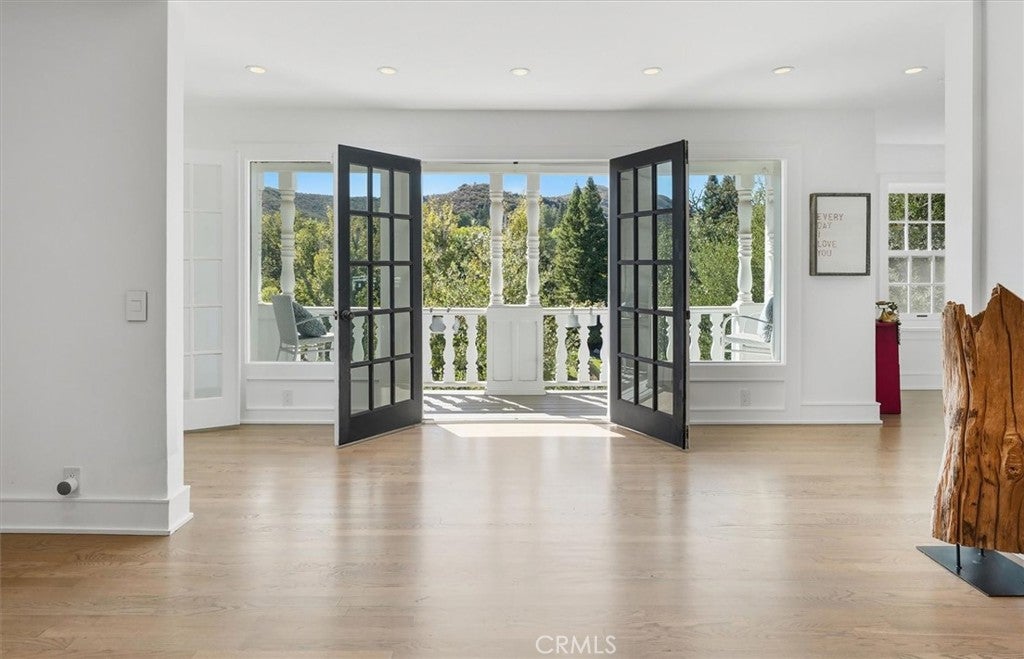 Agoura Hills, California, 91301, United States, 4 Bedrooms Bedrooms, ,5 BathroomsBathrooms,Residential,Active,1966025