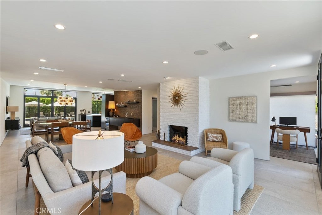 Palm Springs, California, 92264, United States, 4 Bedrooms Bedrooms, ,5 BathroomsBathrooms,Residential,Active,1999334