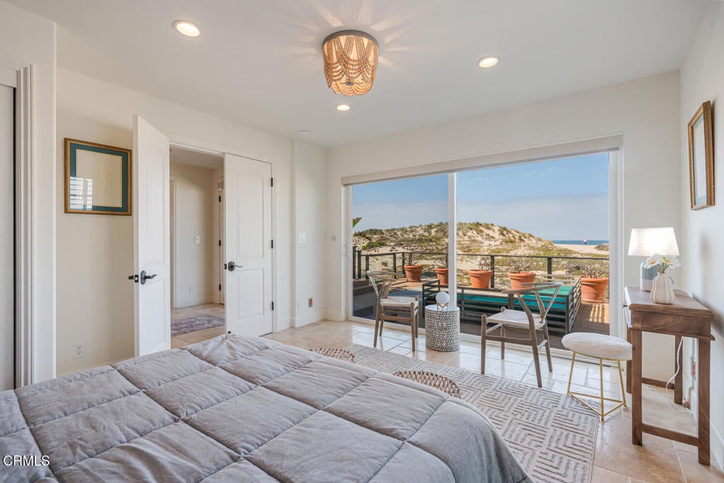 Oxnard, California, 93035, United States, 5 Bedrooms Bedrooms, ,6 BathroomsBathrooms,Residential,Contingent,1973330