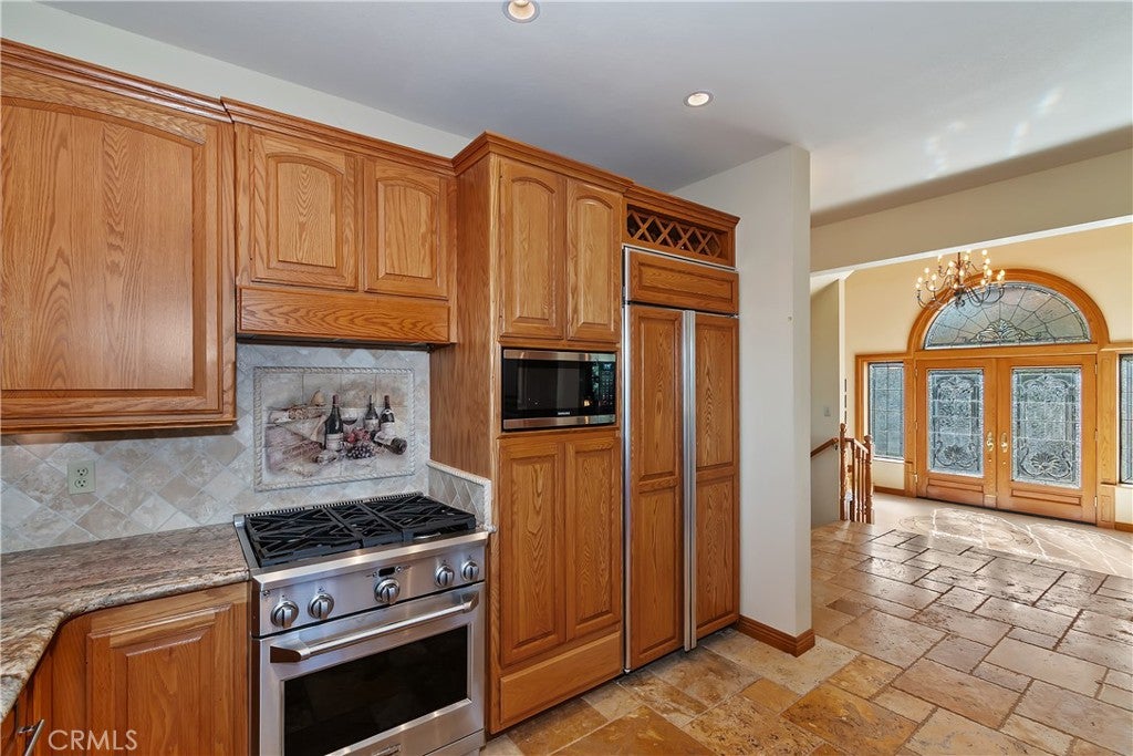 Lake Arrowhead, California, 92352, United States, 4 Bedrooms Bedrooms, ,3 BathroomsBathrooms,Residential,Active,1998581