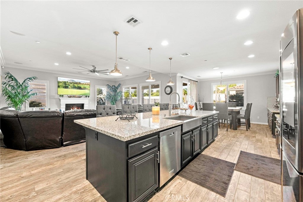 Riverside, California, 92504, United States, 6 Bedrooms Bedrooms, ,4 BathroomsBathrooms,Residential,Active,1943798