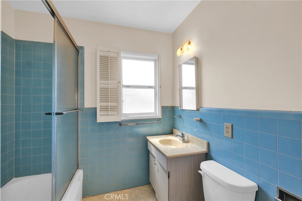 Los Angeles, California, 90039, United States, 4 Bedrooms Bedrooms, ,3 BathroomsBathrooms,Residential,Active,1892396