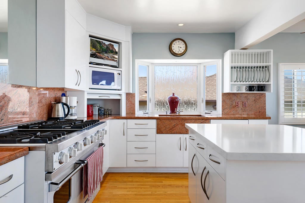 Ventura, California, 93001, United States, 3 Bedrooms Bedrooms, ,2 BathroomsBathrooms,Residential,Active,1944036