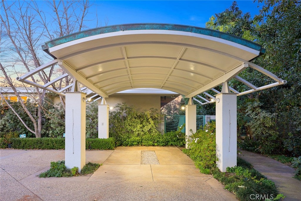 Pasadena, California, 91106, United States, 6 Bedrooms Bedrooms, ,9 BathroomsBathrooms,Residential,Active,1898207