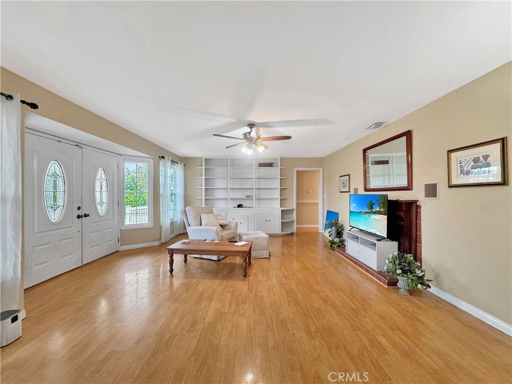 Huntington Beach, California, 92647, United States, ,5 BathroomsBathrooms,Residential,Active,1867911