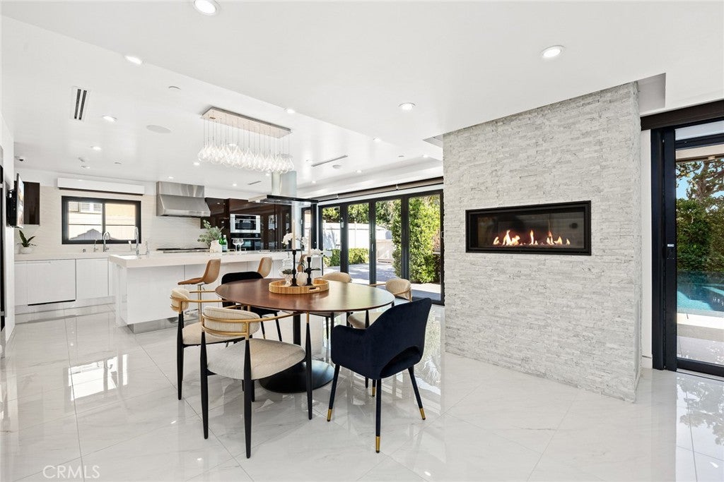 San Marino, California, 91108, United States, 4 Bedrooms Bedrooms, ,4 BathroomsBathrooms,Residential,Active,1909089
