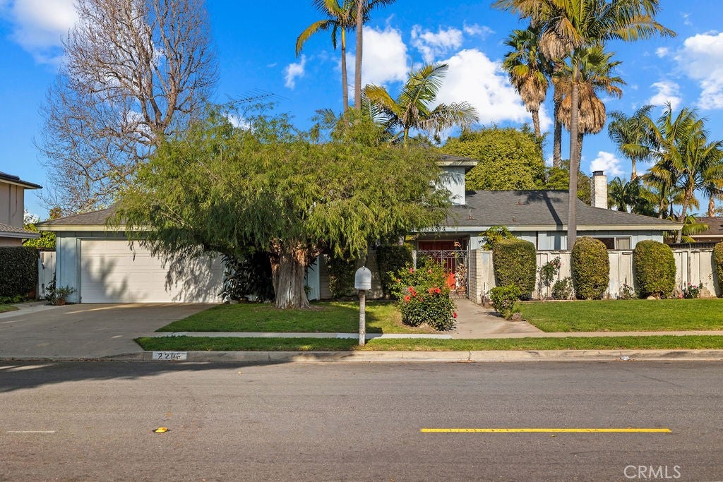 Newport Beach, California, 92660, United States, 4 Bedrooms Bedrooms, ,3 BathroomsBathrooms,Residential,Pending,2016109