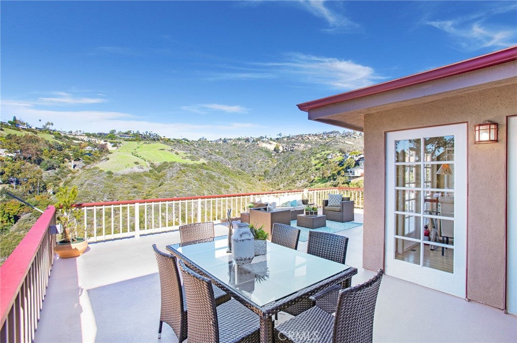Laguna Beach, California, 92651, United States, 3 Bedrooms Bedrooms, ,3 BathroomsBathrooms,Residential,Active,2002317