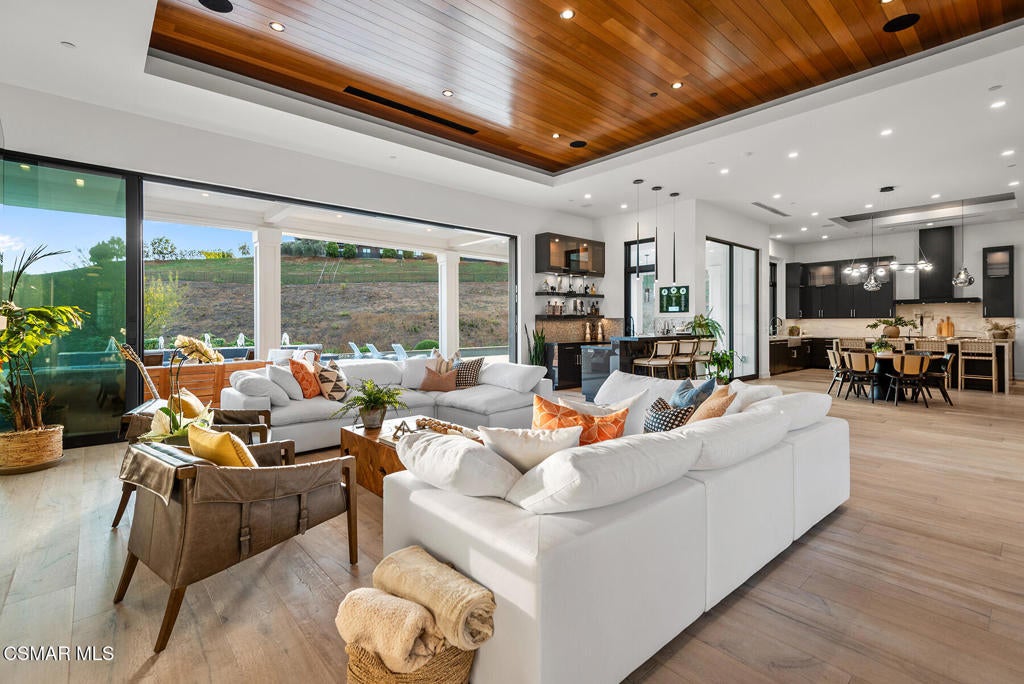 Thousand Oaks, California, 91362, United States, 5 Bedrooms Bedrooms, ,7 BathroomsBathrooms,Residential,Active,1900211