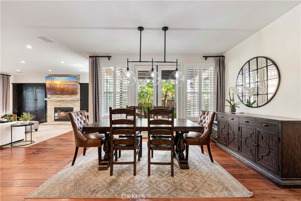 Valencia, California, 91381, United States, 5 Bedrooms Bedrooms, ,4 BathroomsBathrooms,Residential,Active,2007929