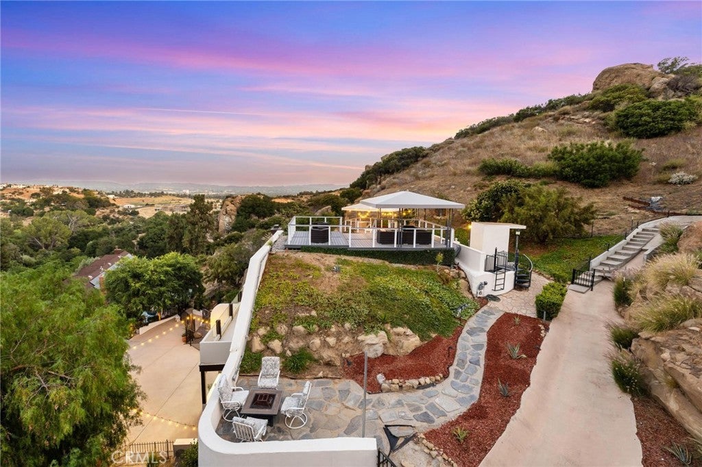 Chatsworth, California, 91311, United States, 4 Bedrooms Bedrooms, ,4 BathroomsBathrooms,Residential,Active,2011421