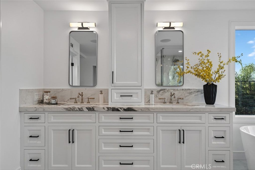 Anaheim, California, 92807, United States, 4 Bedrooms Bedrooms, ,3 BathroomsBathrooms,Residential,Active,1990042