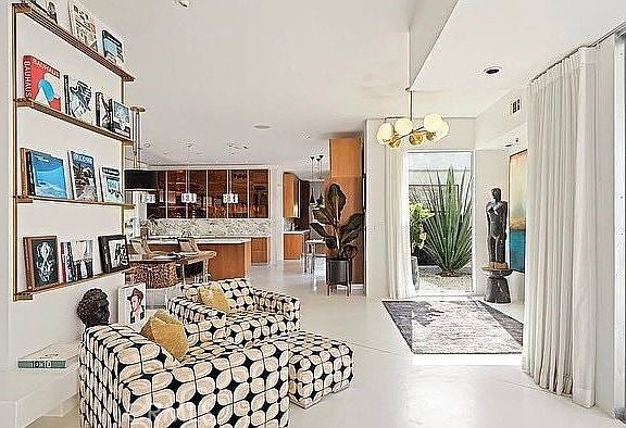 Pasadena, California, 91105, United States, 3 Bedrooms Bedrooms, ,3 BathroomsBathrooms,Residential,Active,2027742