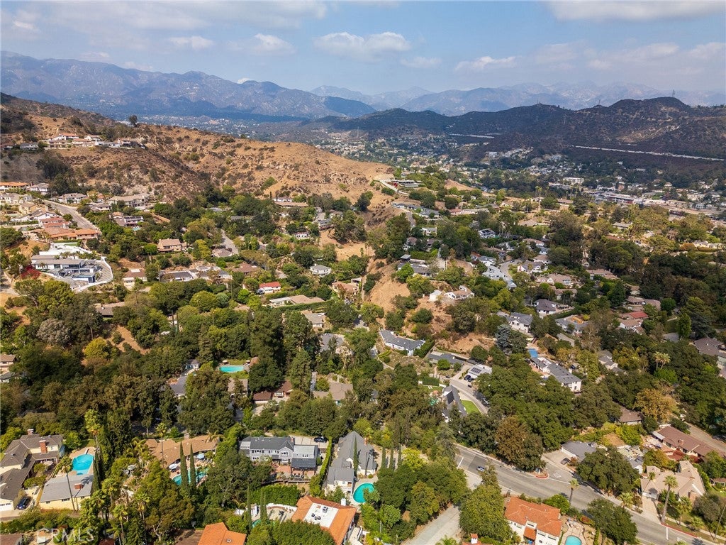 Glendale, California, 91207, United States, 4 Bedrooms Bedrooms, ,4 BathroomsBathrooms,Residential,Active,1945087