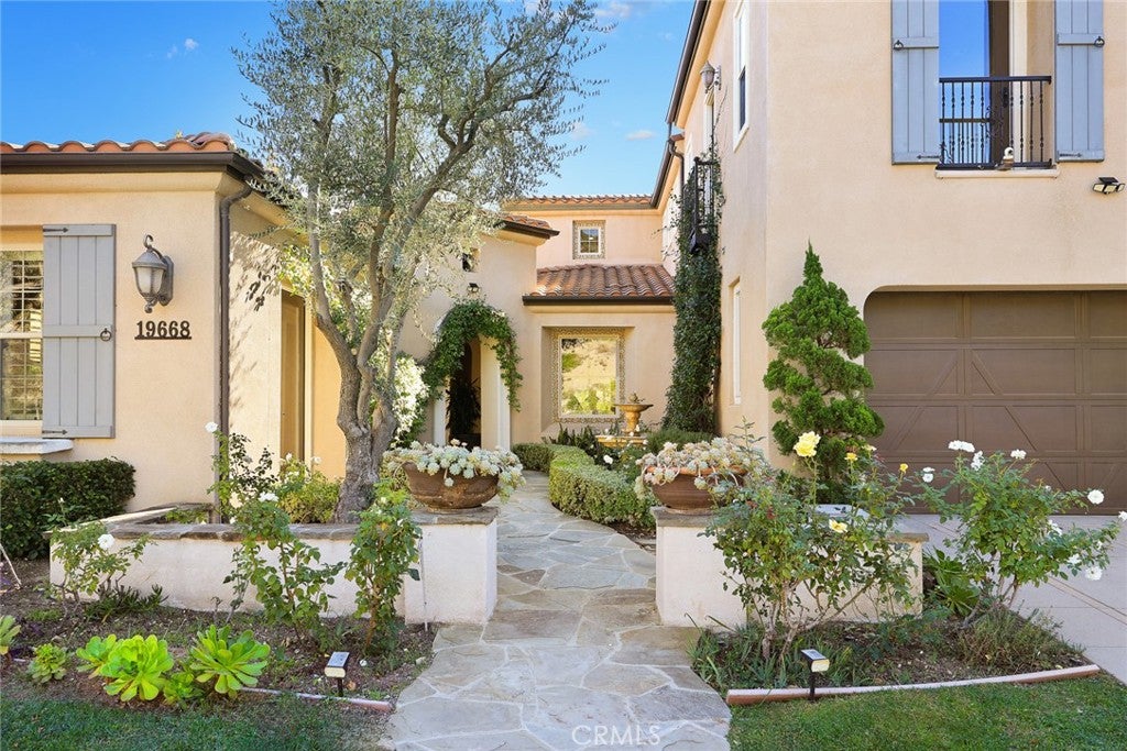 Walnut, California, 91789, United States, 4 Bedrooms Bedrooms, ,5 BathroomsBathrooms,Residential,Active,1990595