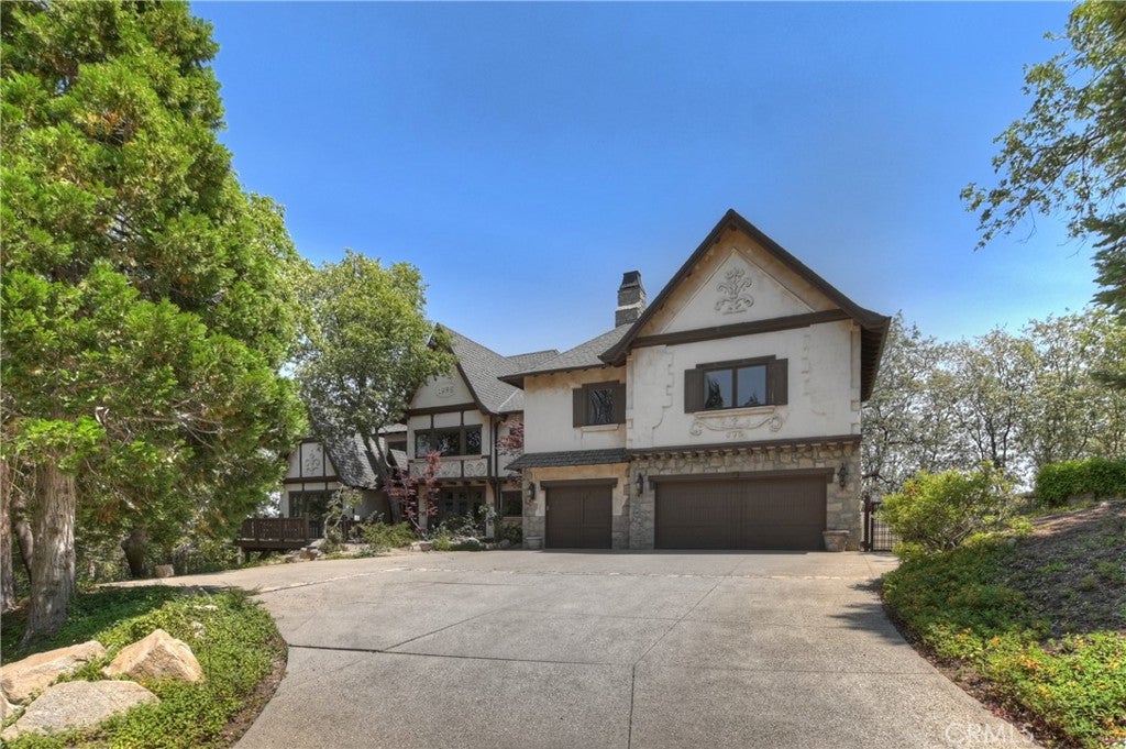 Lake Arrowhead, California, 92352, United States, 4 Bedrooms Bedrooms, ,5 BathroomsBathrooms,Residential,Active,1897983