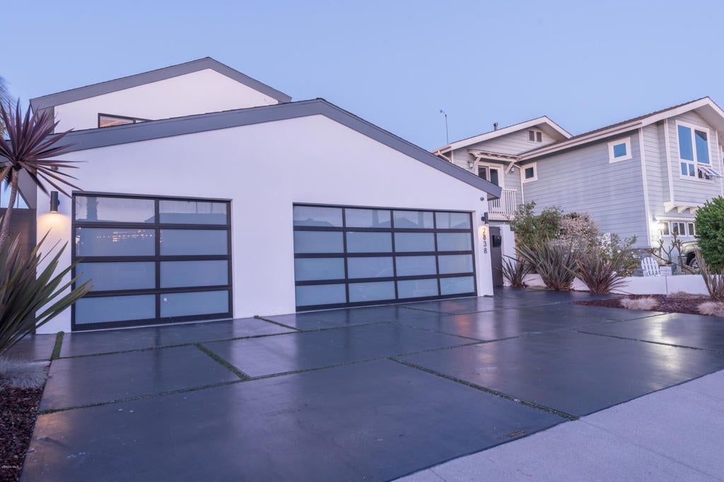 Ventura, California, 93001, United States, 3 Bedrooms Bedrooms, ,3 BathroomsBathrooms,Residential,Contingent,1944076