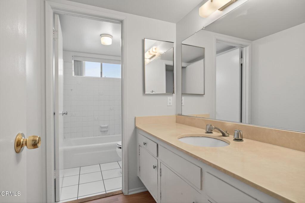 Ventura, California, 93001, United States, 5 Bedrooms Bedrooms, ,3 BathroomsBathrooms,Residential,Active,1922272