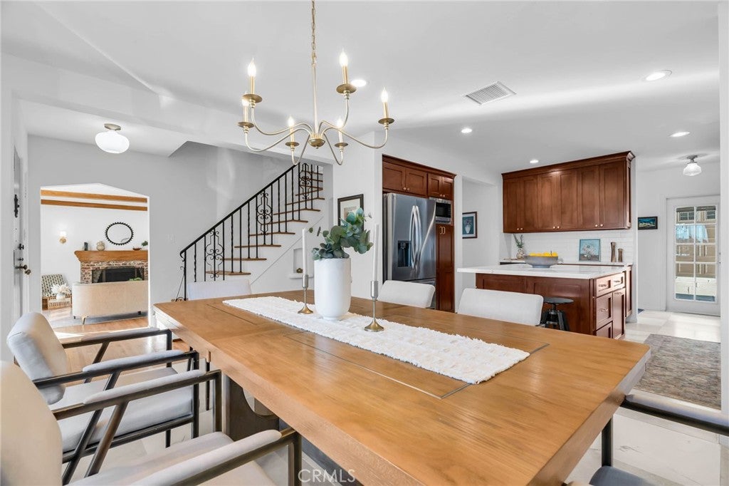 Glendale, California, 91202, United States, 3 Bedrooms Bedrooms, ,3 BathroomsBathrooms,Residential,Active,1967125