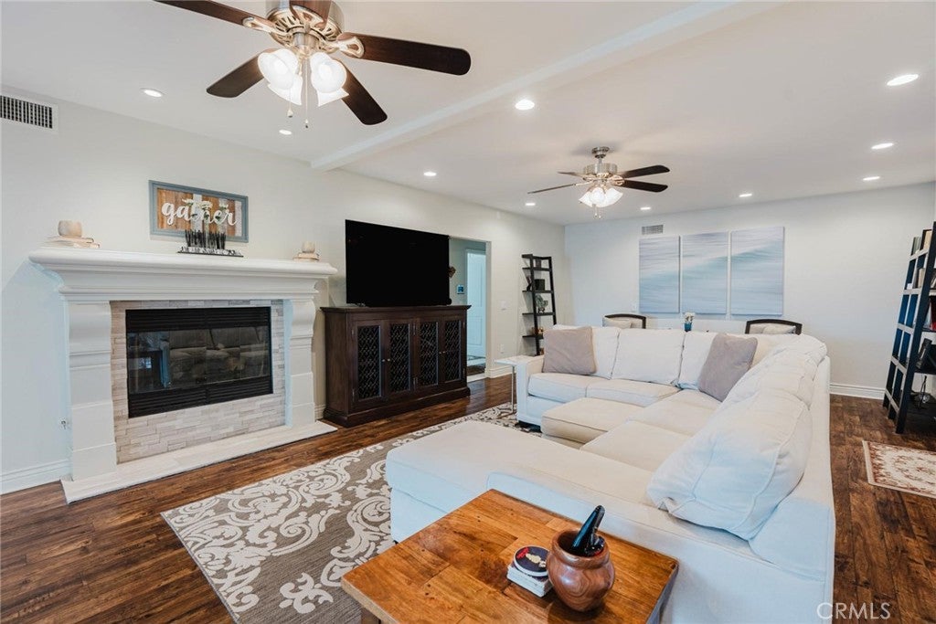 Santa Clarita, California, 91350, United States, 6 Bedrooms Bedrooms, ,5 BathroomsBathrooms,Residential,Active,2006901