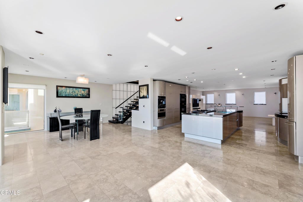 Oxnard, California, 93035, United States, 4 Bedrooms Bedrooms, ,5 BathroomsBathrooms,Residential,Active,1953419