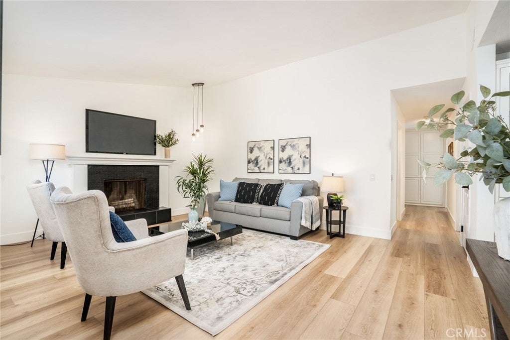 Huntington Beach, California, 92647, United States, 4 Bedrooms Bedrooms, ,3 BathroomsBathrooms,Residential,Active,2037145