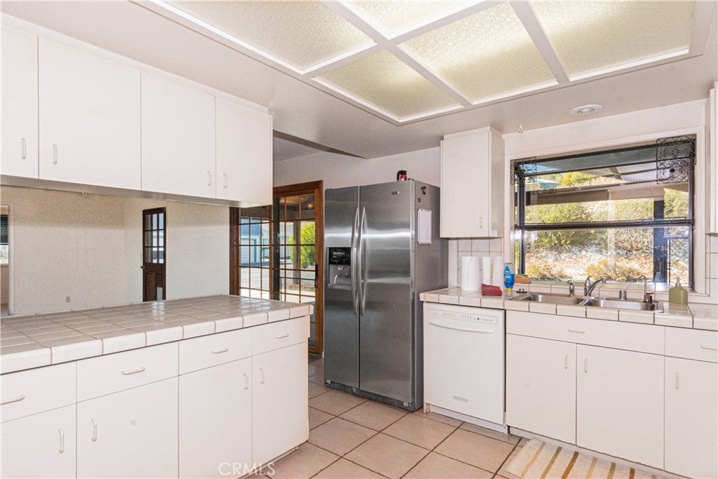 Paso Robles, California, 93446, United States, 3 Bedrooms Bedrooms, ,4 BathroomsBathrooms,Residential,Active,1970943