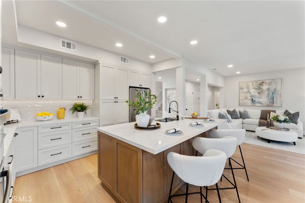 Costa Mesa, California, 92627, United States, 4 Bedrooms Bedrooms, ,3 BathroomsBathrooms,Residential,Contingent,1986895