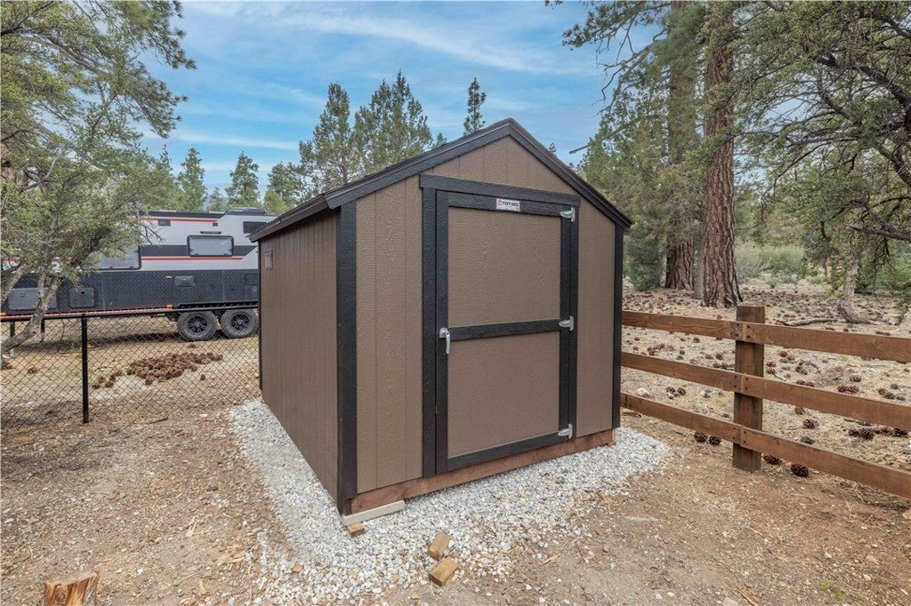 Big Bear City, California, 92314, United States, ,4 BathroomsBathrooms,Residential,Active,1839760