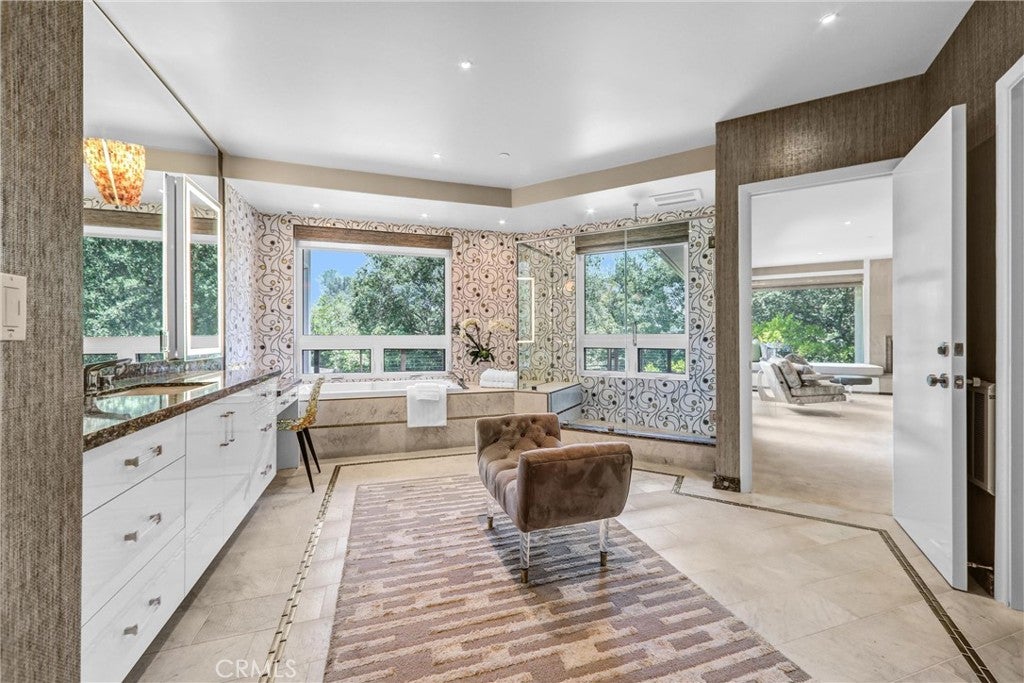Pasadena, California, 91106, United States, 6 Bedrooms Bedrooms, ,9 BathroomsBathrooms,Residential,Active,1898207