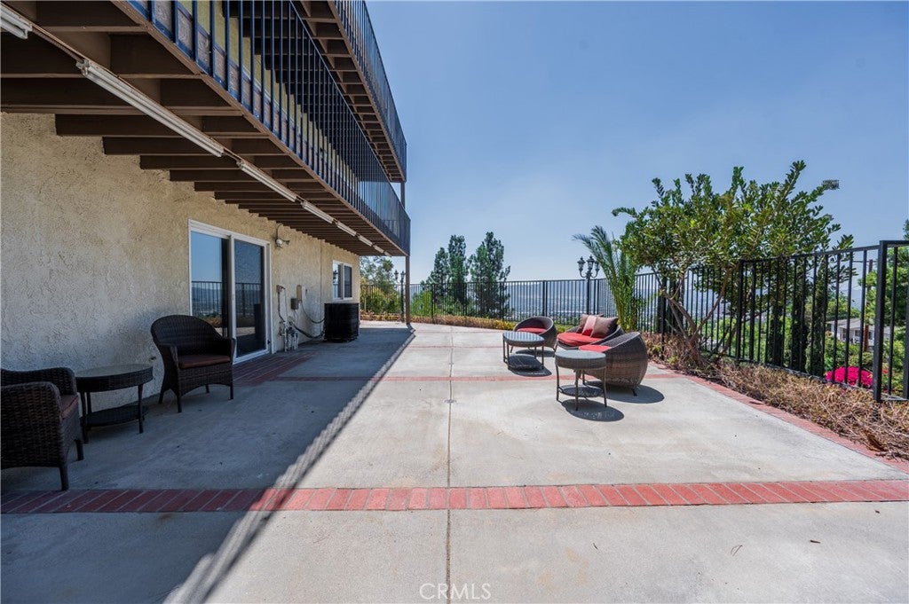 Burbank, California, 91501, United States, 5 Bedrooms Bedrooms, ,5 BathroomsBathrooms,Residential,Active,1943797