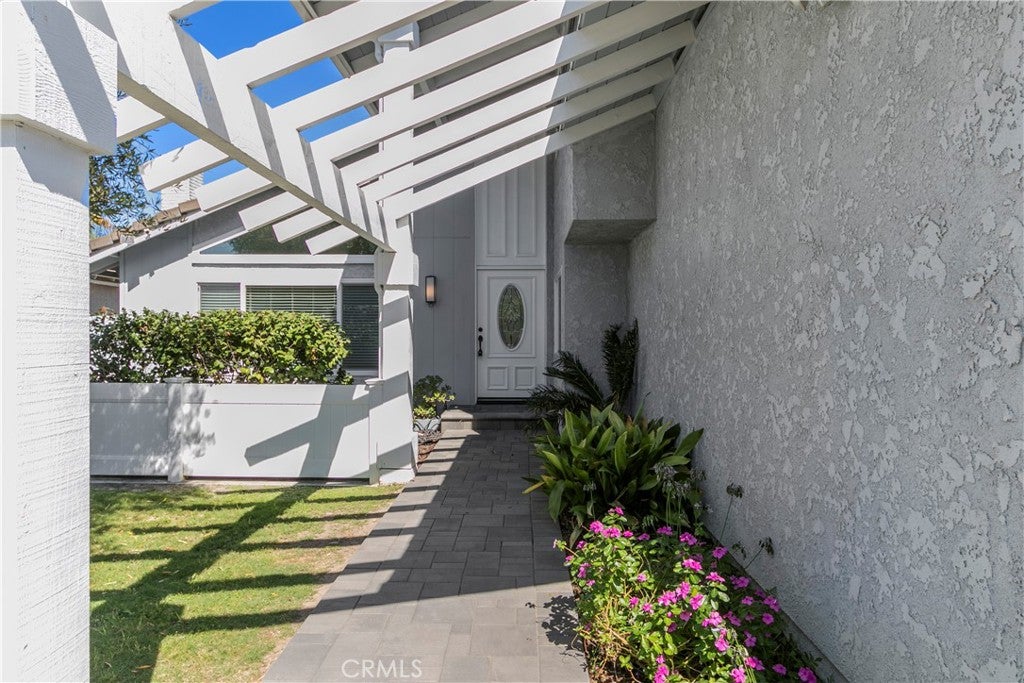 Fountain Valley, California, 92708, United States, 4 Bedrooms Bedrooms, ,3 BathroomsBathrooms,Residential,Active,1922326